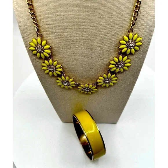 Vintage Yellow Daisy Necklace & Bangle Set    A41 - Picture 3 of 9